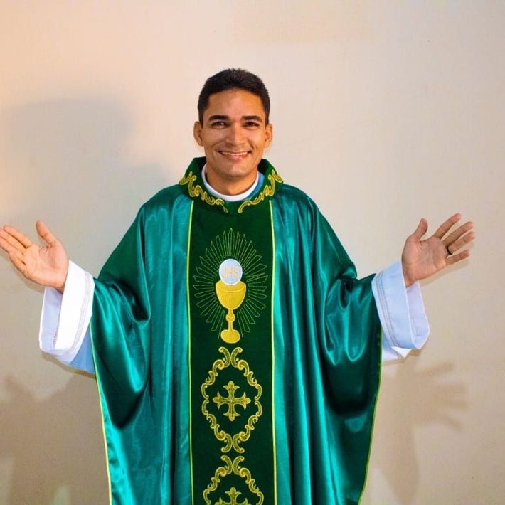 Pfarrer Romario Brandào.